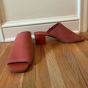 The Glove Mule in ReKnit - coral color. Size 11